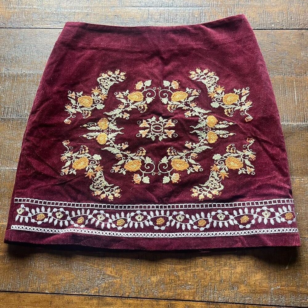 Simplee Burgundy Corduroy Floral Embroidered Mini Skirt Sz‎ Large